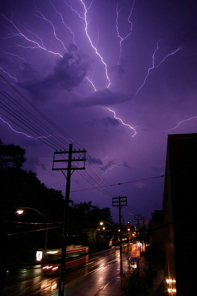 Storm knocks out power near Toronto - image