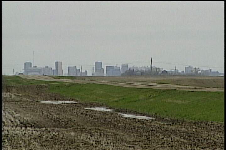 Wet weather wreaking havoc on seeding in Sask. - image
