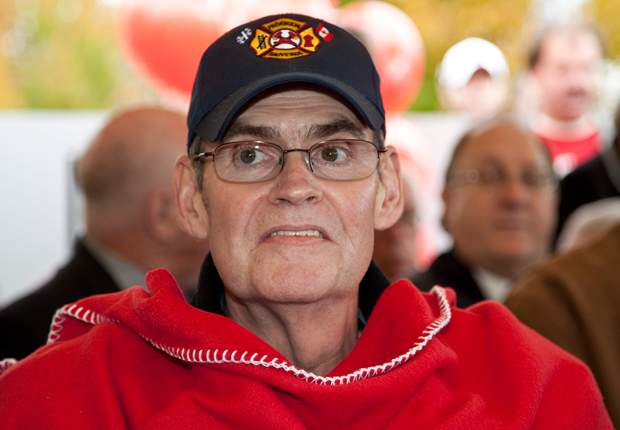 Cancer-stricken Burns jokes about reports of death at dramatic public appearance - image