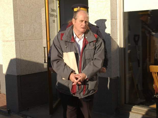 Banished stalker seeks legal aid - image