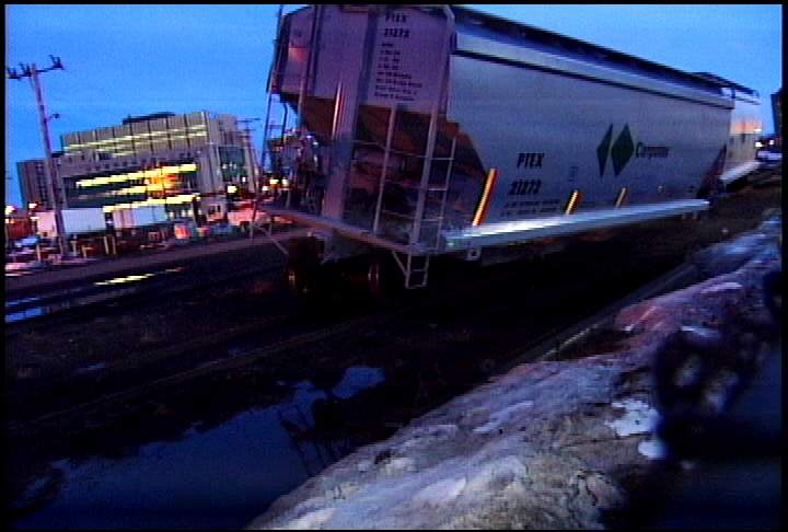 Train derailment slows traffic in central Regina - image