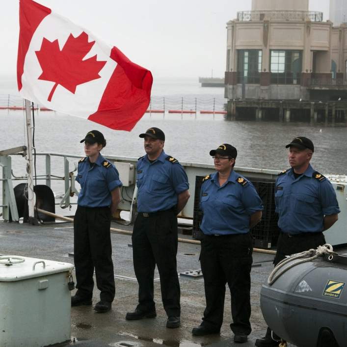 MacKay puts the royal back into the Canadian Forces - image
