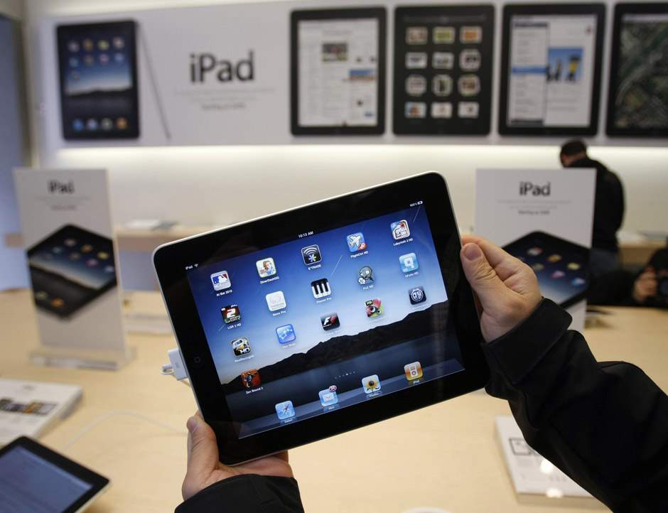 Apple's grip on China's tablet market has
loosened as Asian tech companies increase sales with cheaper Android
tablet computers.