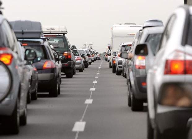 A five-vehicle pileup was the first in a series of events that led to an 11 km traffic jam in Repentigny Thursday morning. Dec. 7, 2017.