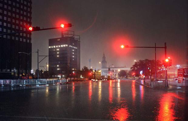 New Orleans waits as Hurricane Isaac hits southeast Louisiana - image
