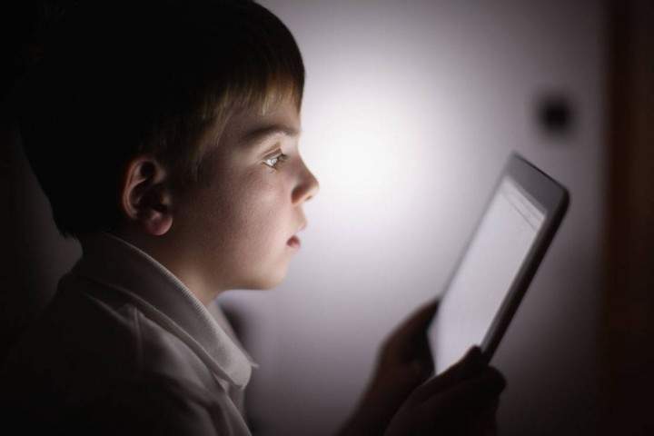 Federal government give 7.5 million dollars to Kids Help Phone to support mental health services.
