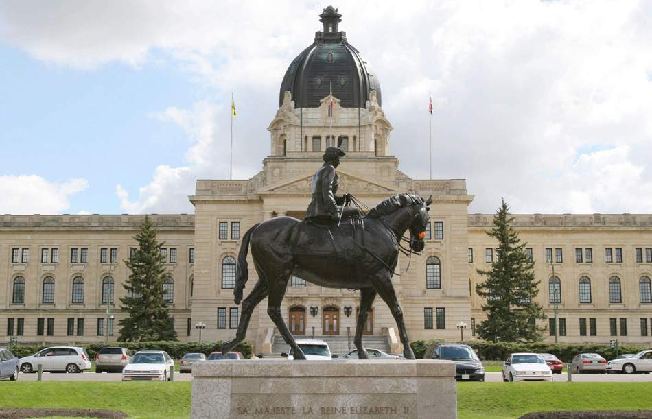 Saskatchewan social workers to diagnose addictions, some mental health disorders - image