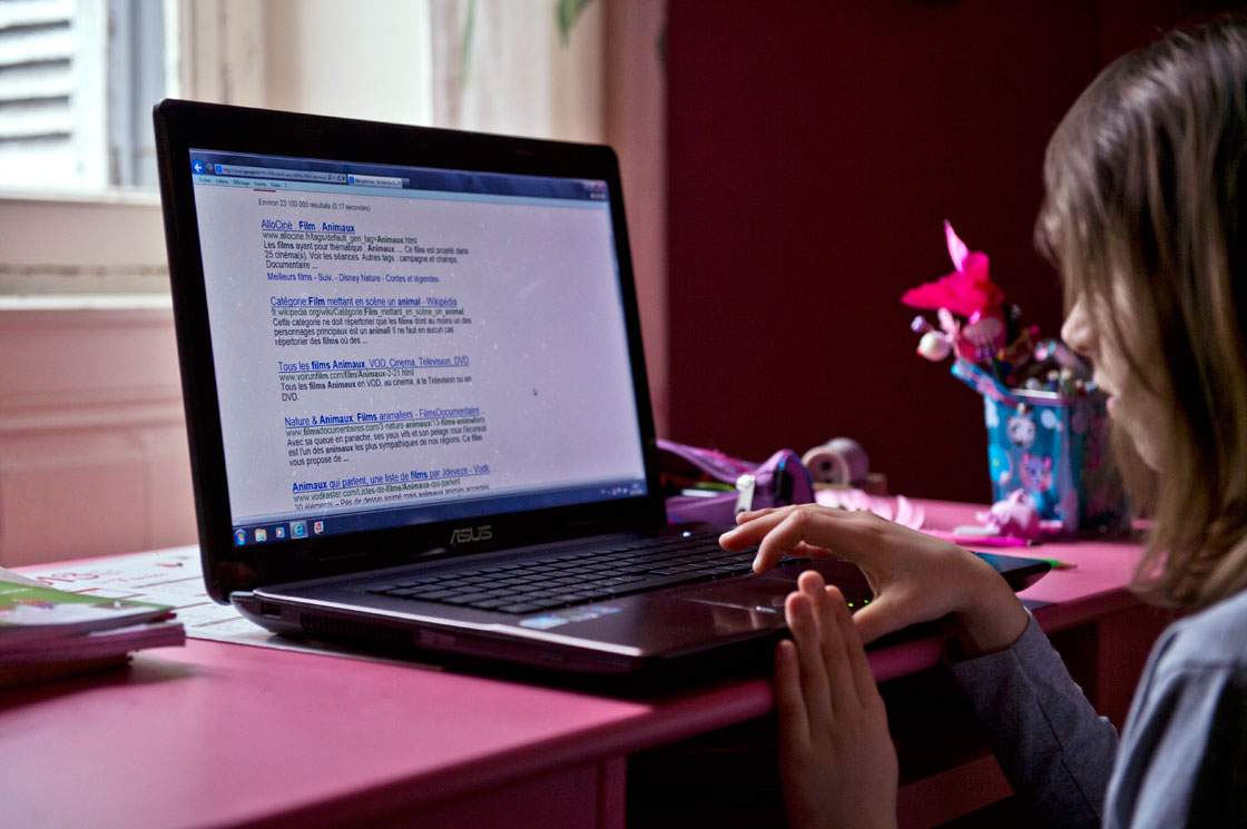 Seeing dozens of laptops in a classroom is now common, Sana said, as is spying some students on social networks, playing games or watching movies instead of paying attention.