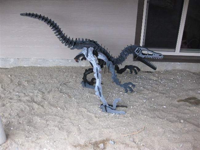 Mounties seek Jurassic justice in dino heist - image