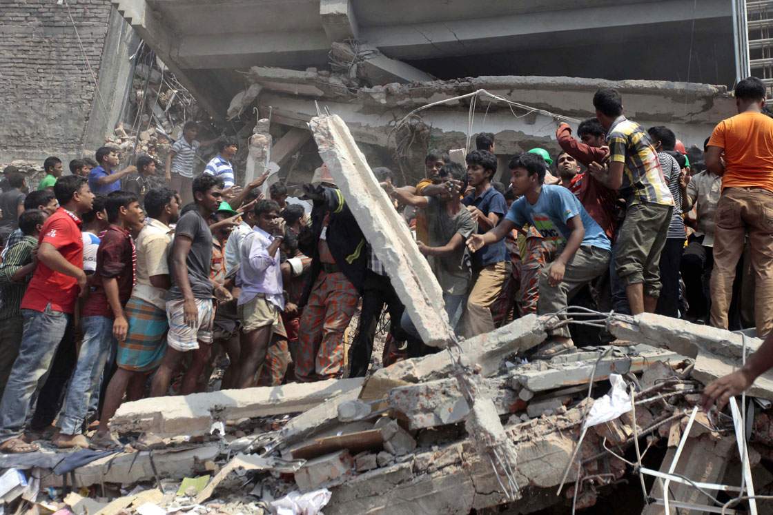 14 gut-wrenching photos from Bangladesh building collapse - image