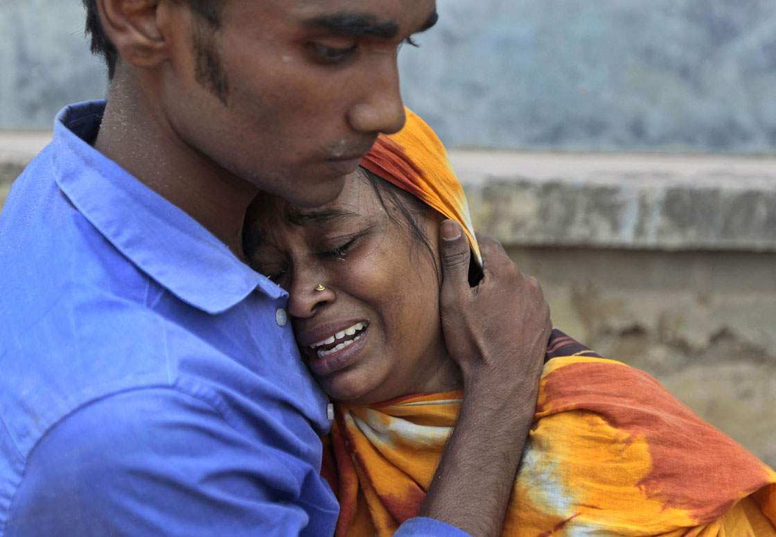 14 gut-wrenching photos from Bangladesh building collapse - image