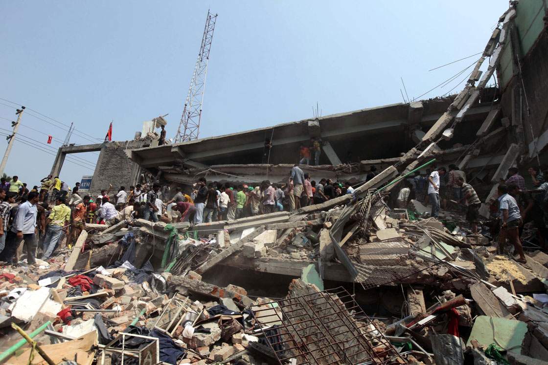 14 gut-wrenching photos from Bangladesh building collapse - image