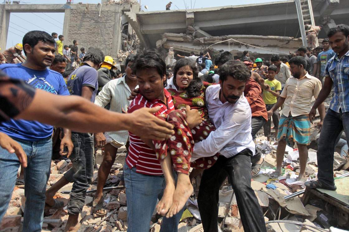 14 gut-wrenching photos from Bangladesh building collapse - image