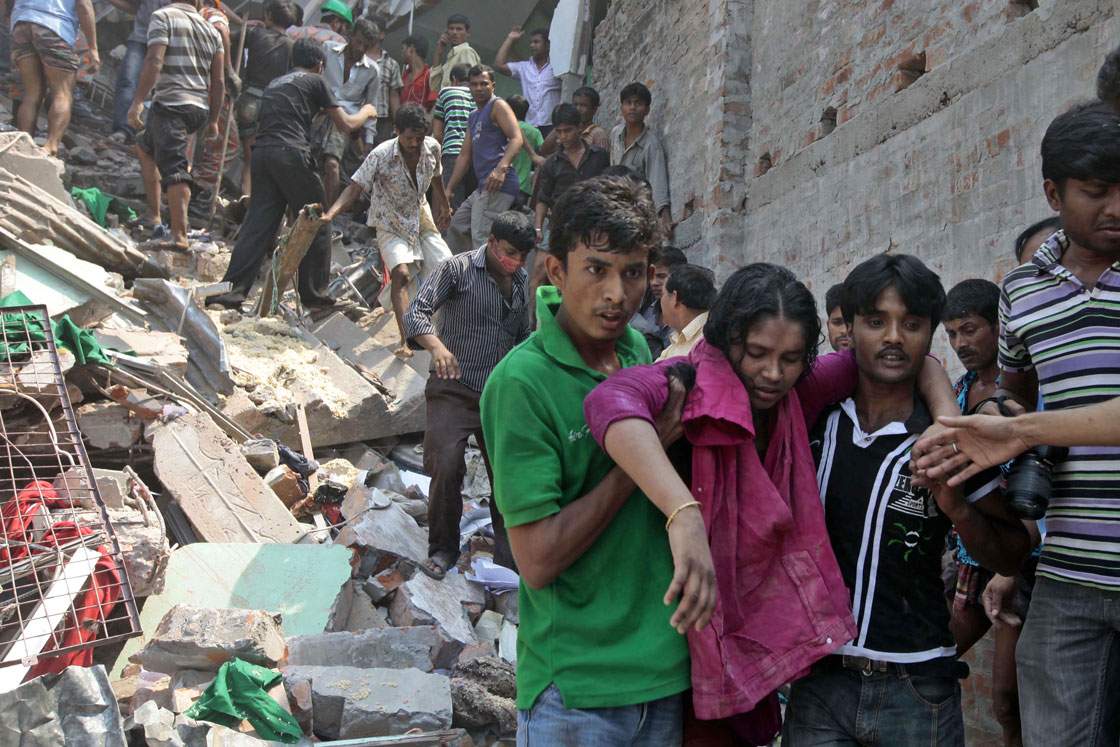 14 gut-wrenching photos from Bangladesh building collapse - image