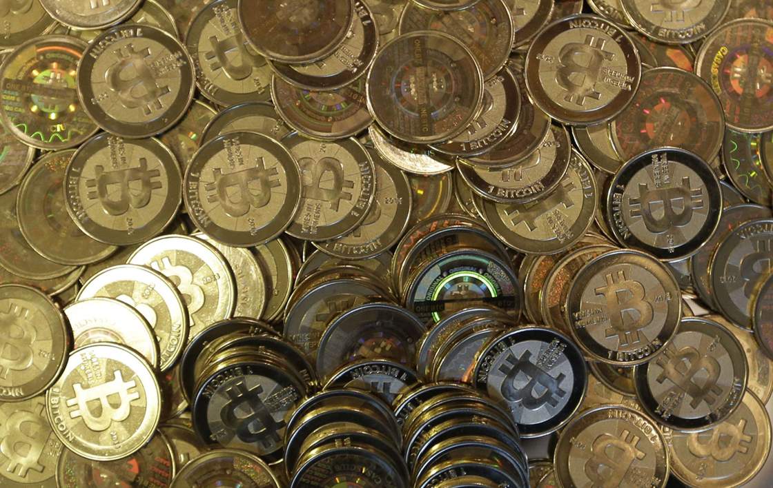 Digital currency dealers grapple with big banks and murky financial rules - image
