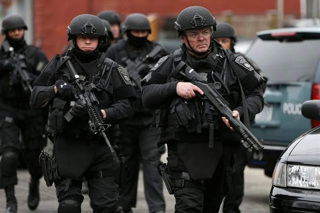 Boston bomb suspect captured, brother killed - image