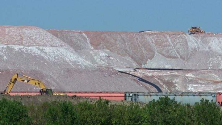 Exports from Saskatchewan reach record level in 2012 pushing province to fourth place for shipping goods out of Canada.