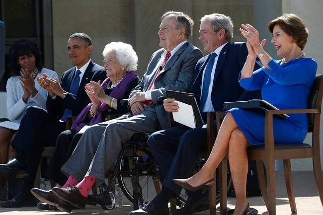 Obama honours Bush at White House - image