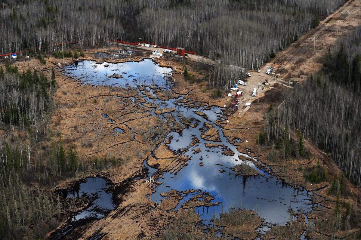 Pipeline cleanup after a break northeast of Peace River, Alta., on May 4, 2011.