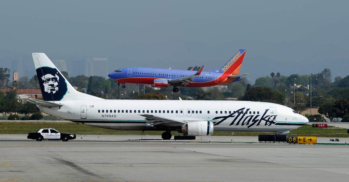  A passenger on a U.S. commercial flight has been arrested after witnesses say he tried to open an emergency exit during the plane's descent.  (File photo).