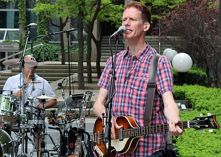 In photos: Barenaked Ladies jam in Toronto - image