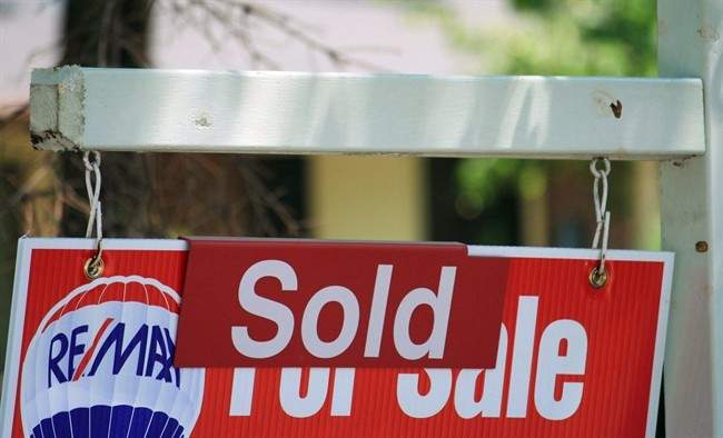 Winnipeg's housing market saw a drop in both sales and listings for the first week of April, according to Winnipeg REALTORS.