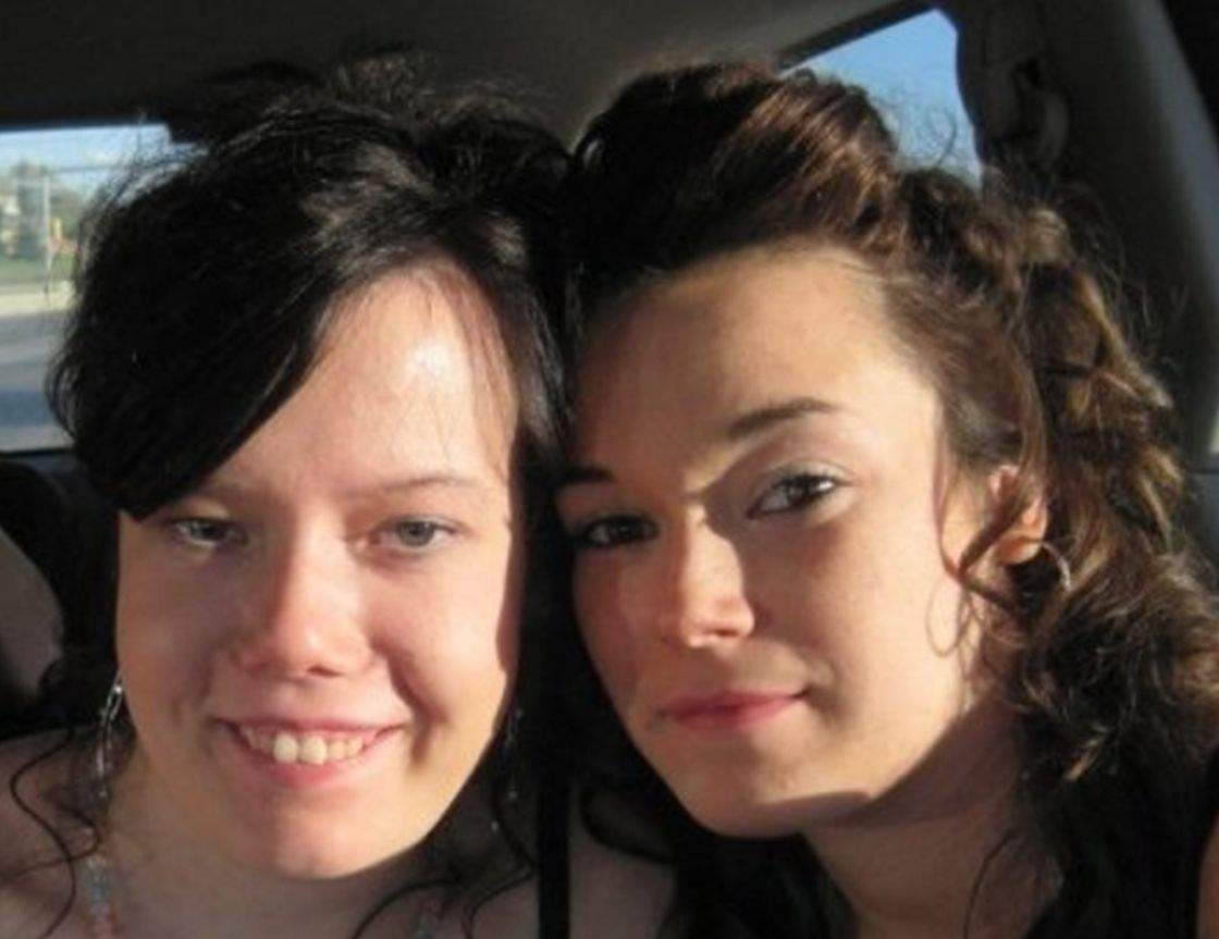 Lisa Goltman with her sister Marie.