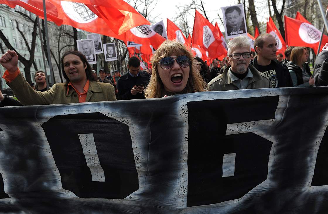 Members of leftist opposition groups take part in their traditional May Day rally in Moscow on May 1, 2013, with leftist leader and writer Eduard Limonov (2nd R) attending. 