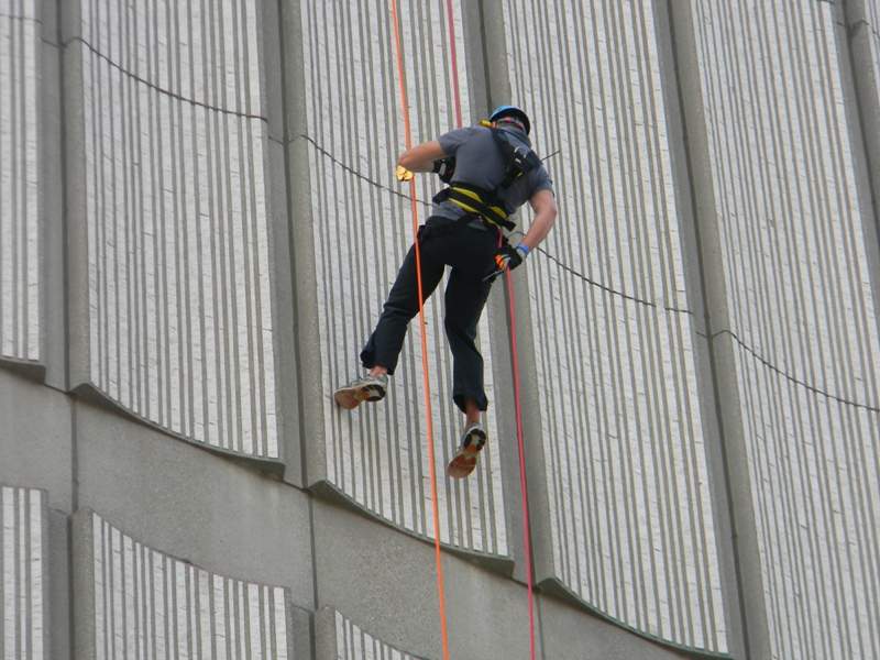 ntony Robart rappell City Hall Make-A-Wish Rope for Hope