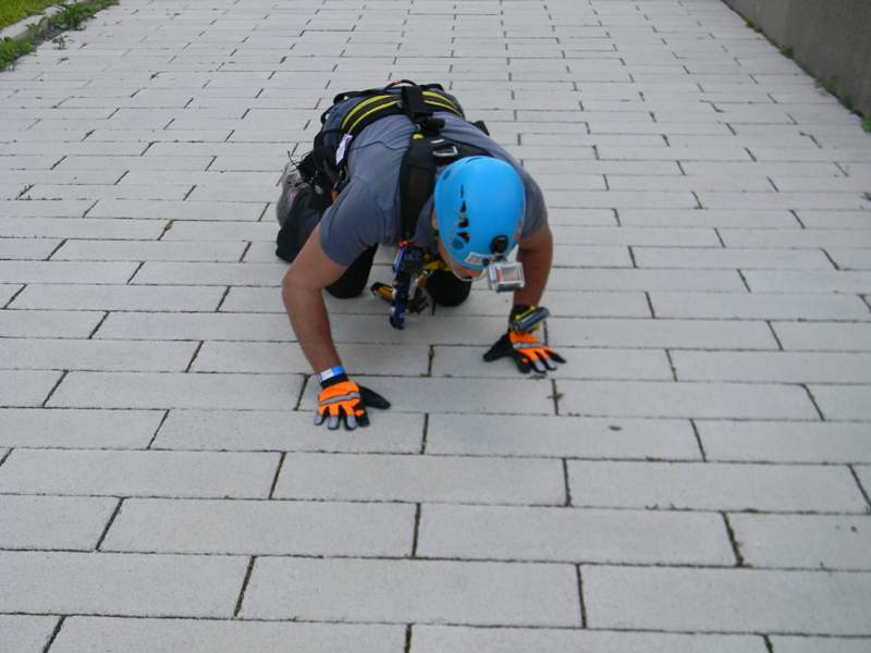 antony robart rappelling city hall