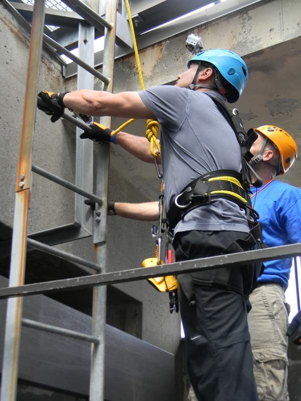 antony robart rope for hope city hall rappelling