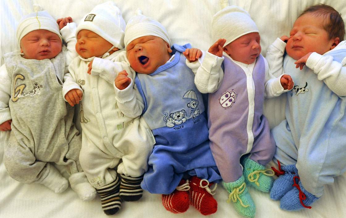 Do you love chubby babies? Canadian babies tend to weigh more than global standards, a new study suggests.