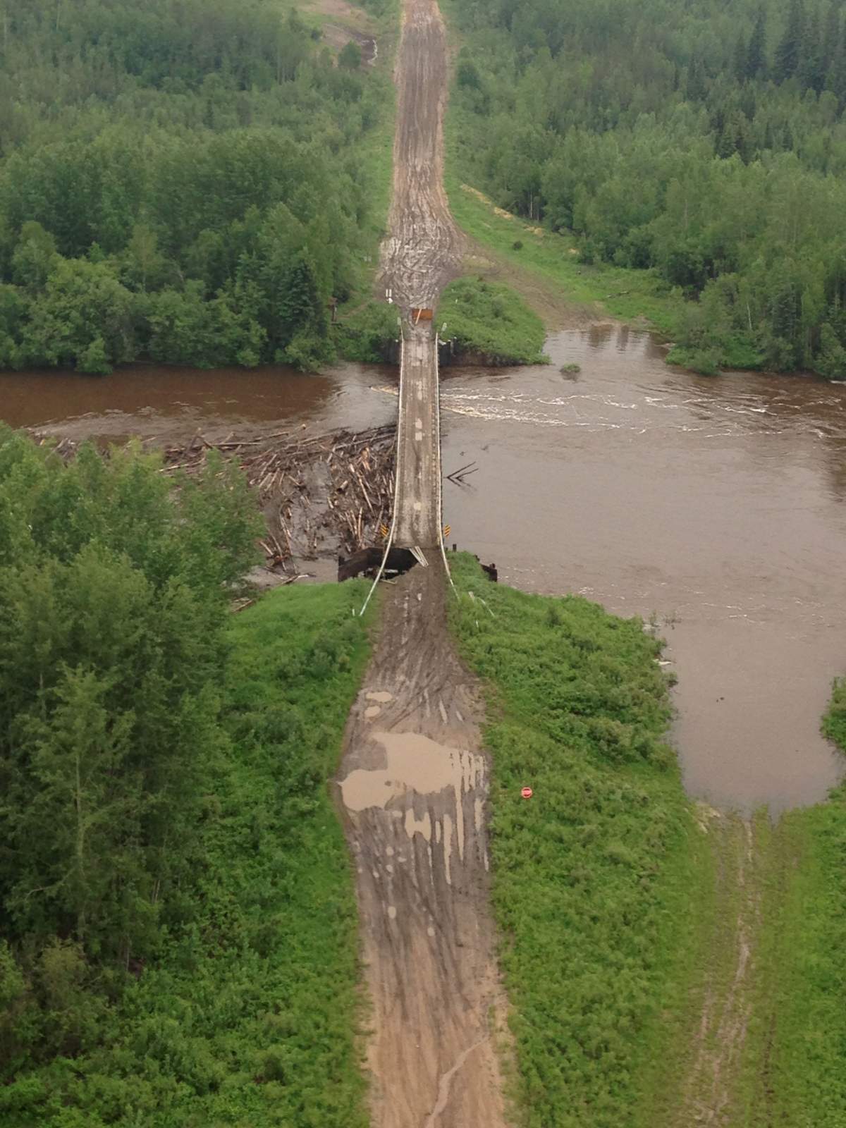 Bridge collapse north of Fort McMurray strands residents - image