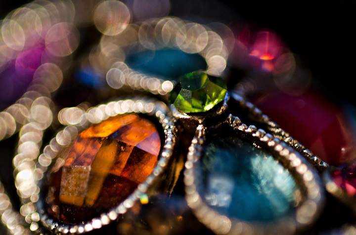 Beware sleight of hand  jewellery thieves - image