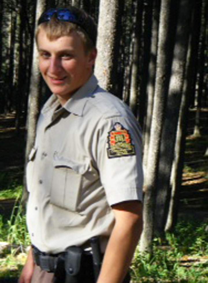 Saskatchewan conservation officer Justin Knackstedt who was killed on Highway 11 honoured with award.