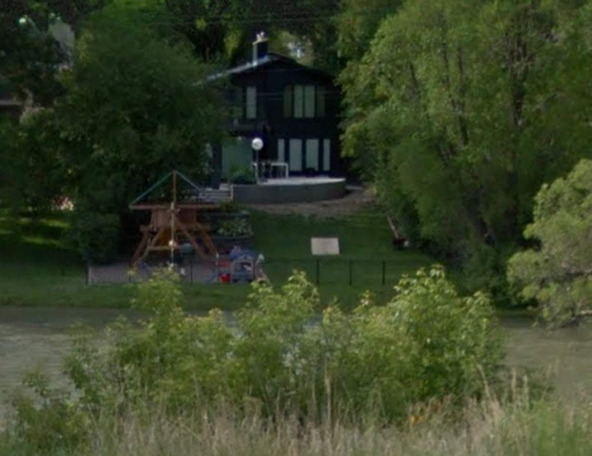 A house along the Elbow River