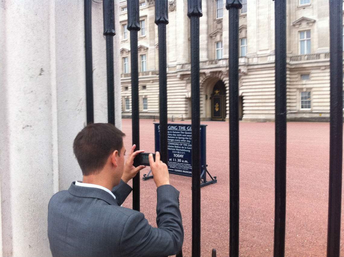 The announcement of the royal birth will be posted on an easel inside the gates of Buckingham Palace, roughly where you see this notice on the changing of the guard. (Photo: Sean Mallen/Global News)