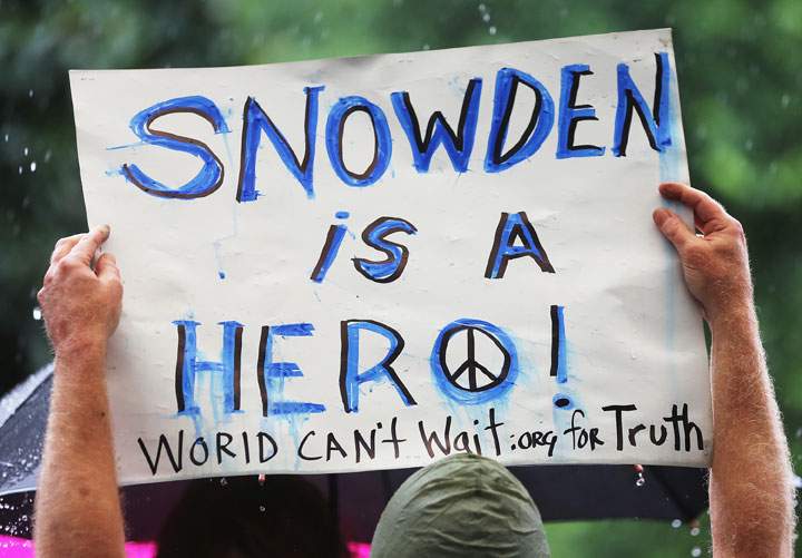 A petition asking President Barack Obama to pardon NSA leaker Edward Snowden was posted online and calls the former NSA contractor a hero.