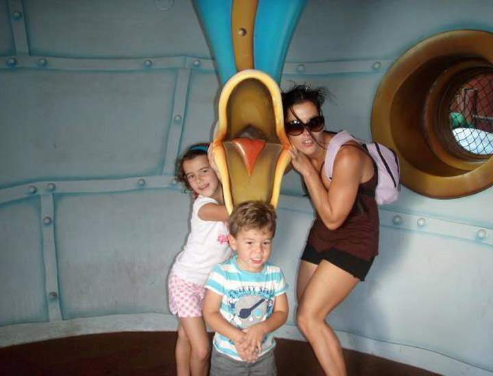 Sarah Guillot-Guyard and her children.