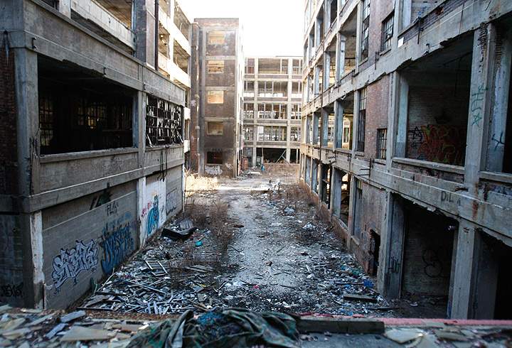 Haunting images of Detroit’s abandoned buildings - image