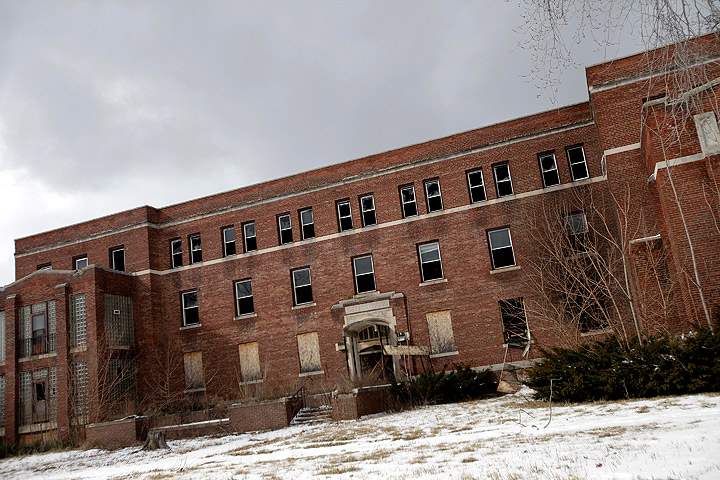 Haunting images of Detroit’s abandoned buildings - image