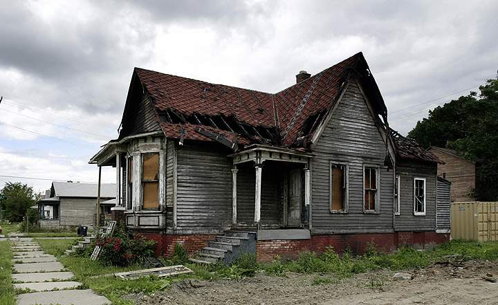 Haunting images of Detroit’s abandoned buildings - image