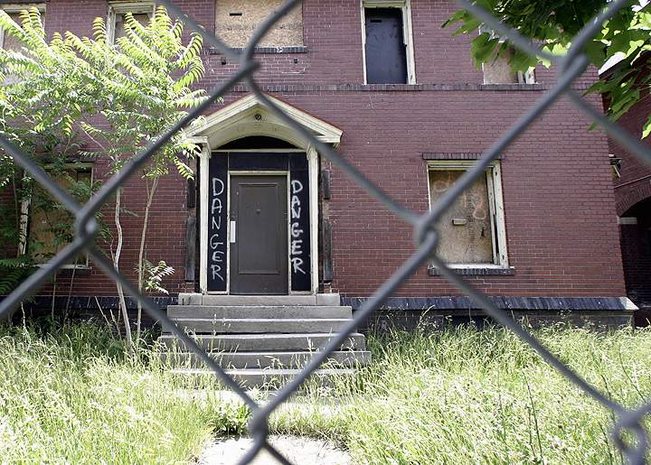 Haunting images of Detroit’s abandoned buildings - image