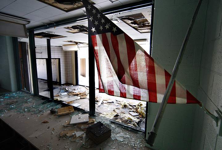 Haunting images of Detroit’s abandoned buildings - image