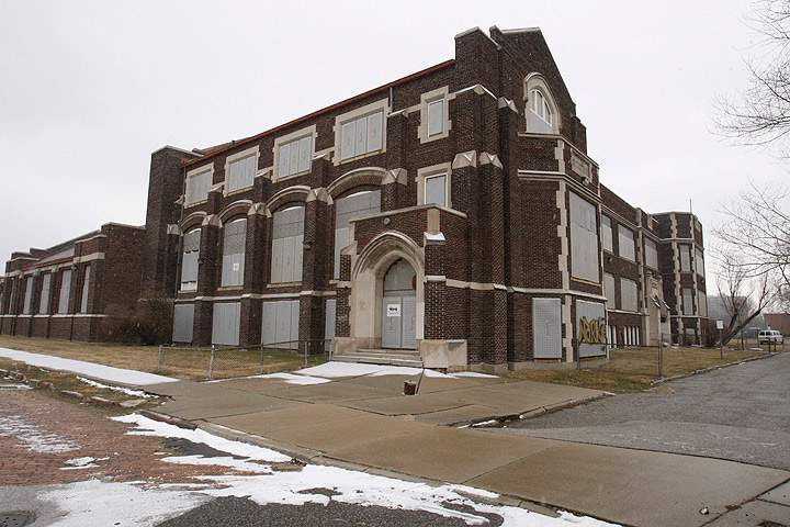 Haunting images of Detroit’s abandoned buildings - image