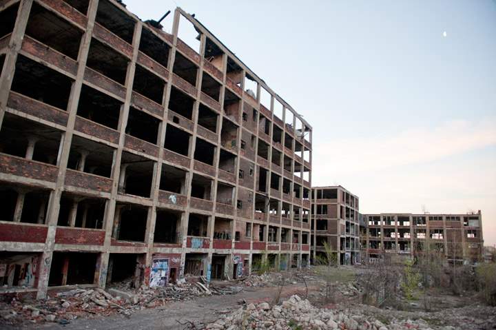 Haunting images of Detroit’s abandoned buildings - image