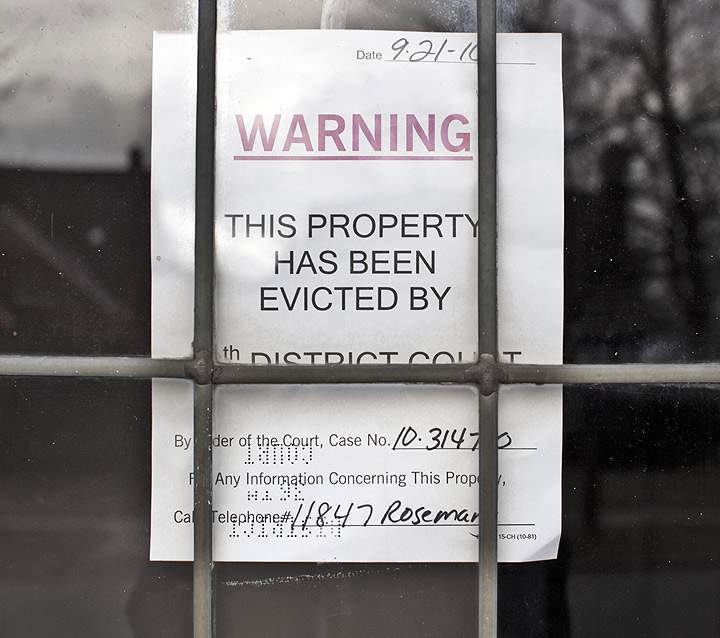Haunting images of Detroit’s abandoned buildings - image