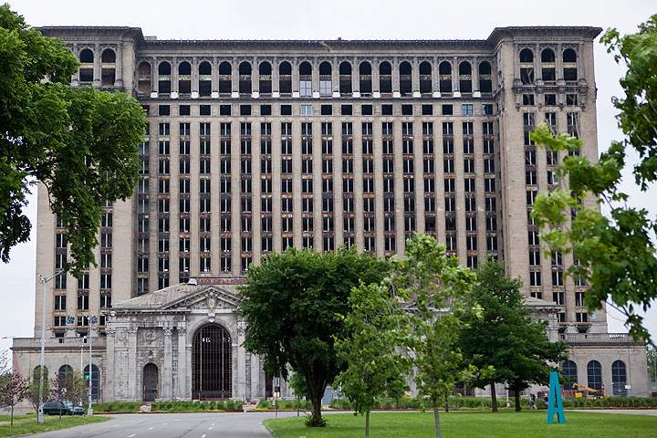 Haunting images of Detroit’s abandoned buildings - image