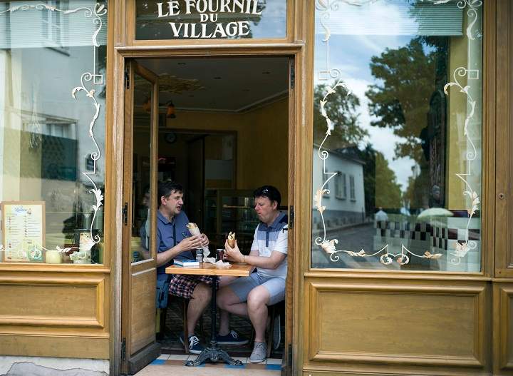 Tourists have a break in a cafe. 