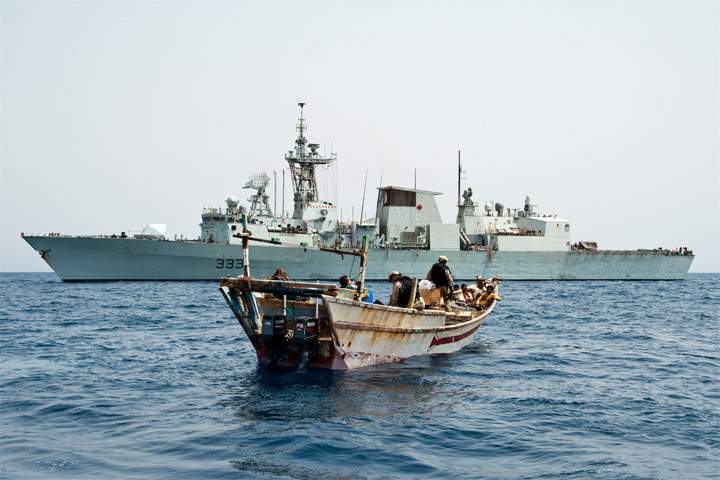 HMCS TORONTO’s boarding party searches a skiff in the Red Sea and recovers 249 kilograms of narcotics on June 28, 2013 as part of Operation ARTEMIS.